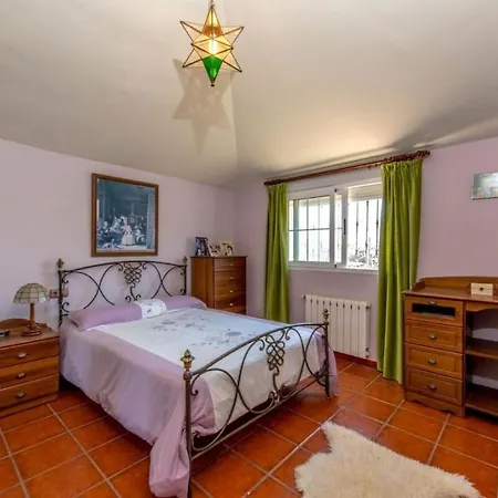 Traditional With Pool 5 Minutes From Beaches