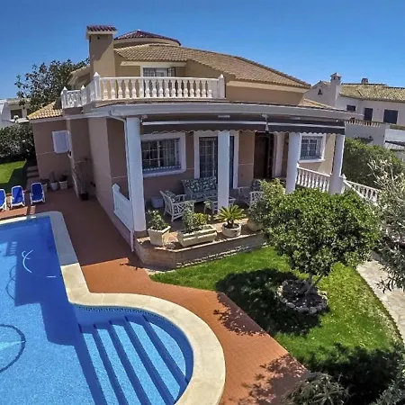 Traditional With Pool 5 Minutes From Beaches *