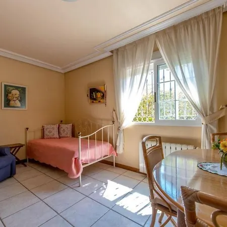 Traditional With Pool 5 Minutes From Beaches *